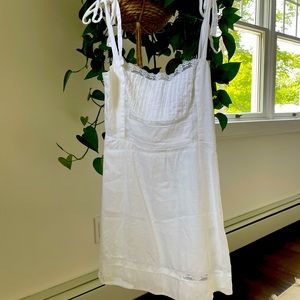 Reformation summer dress, worn once at wedding brunch. Flirty and elegant!